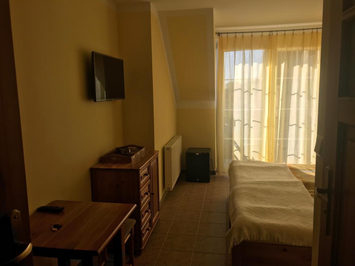 Pod Delfinem Rewal Apartment Exterior photo