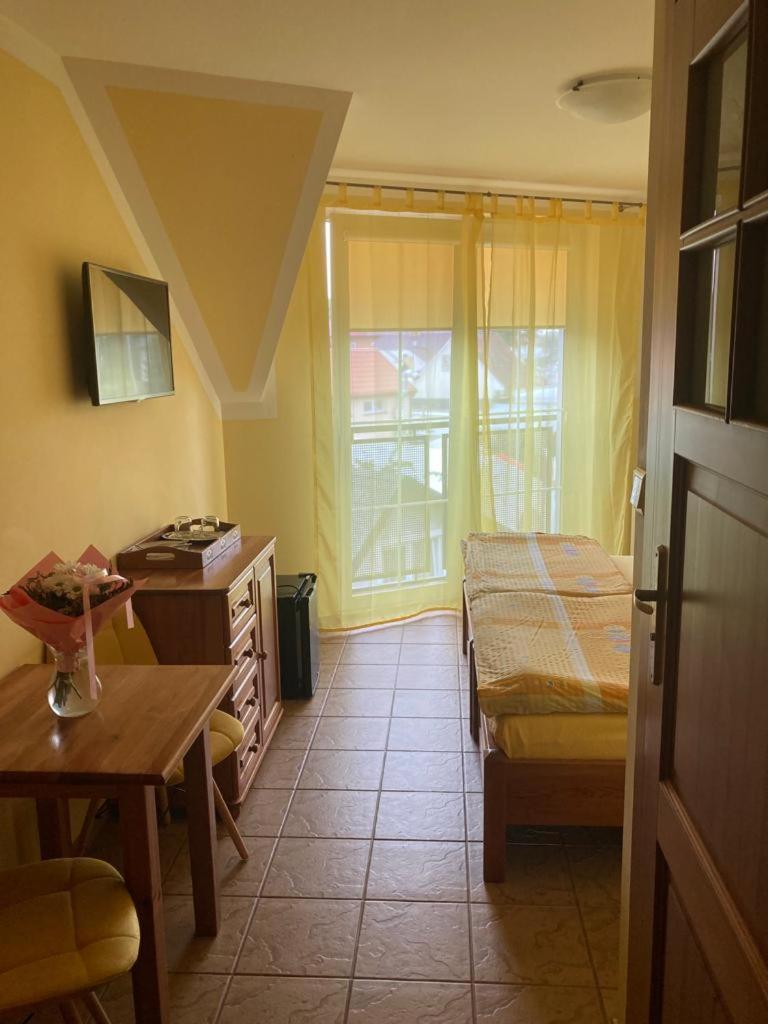 Pod Delfinem Rewal Apartment Exterior photo