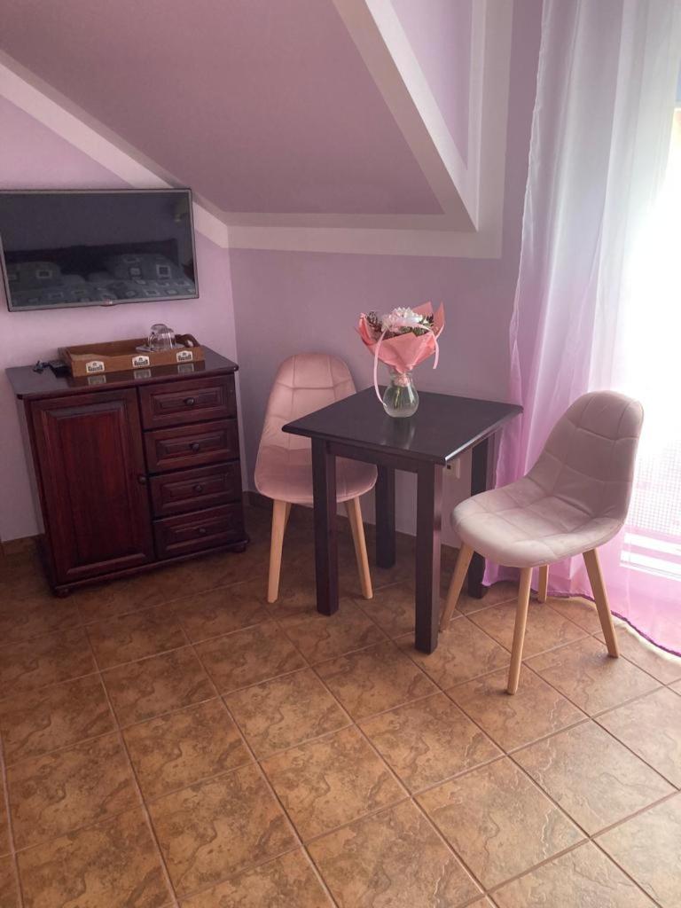 Pod Delfinem Rewal Apartment Exterior photo